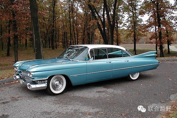 1948年,凯迪拉克首次在60 special车身上添加了尾鳍设计,而这个将战斗