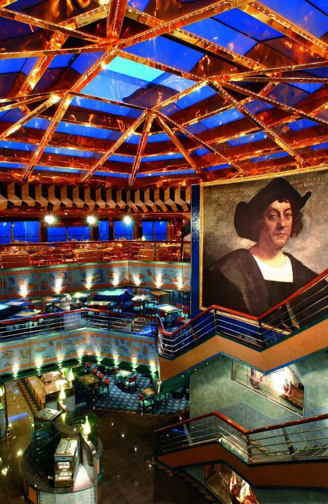 幸运号上的大剧院则是以意大利造船史上著名的雷克斯号邮轮为蓝本,"船