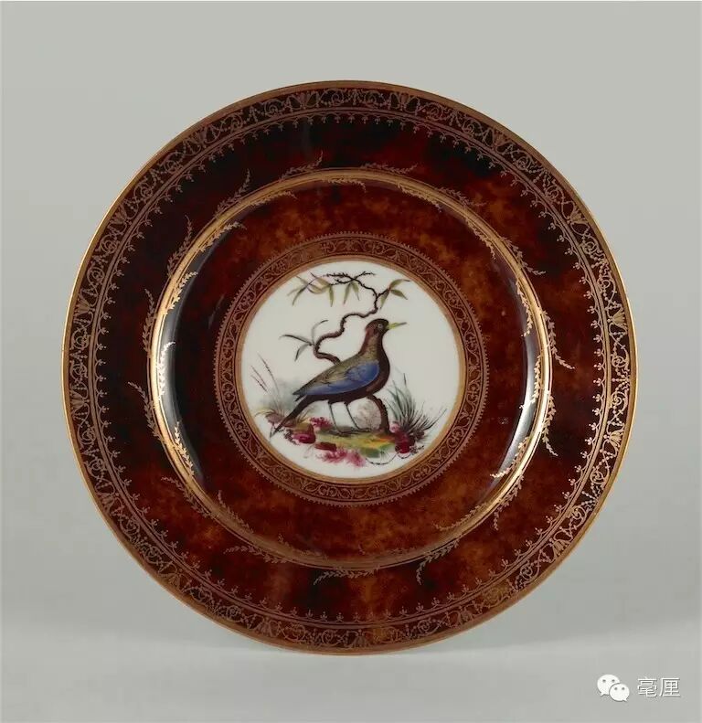 花鸟纹玳瑁餐盘 / 硬瓷 / 1792 / 塞弗尔窑 / 现藏于法国塞弗尔国家