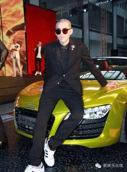 冯小刚:吴亦凡不是被把玩的小鲜肉