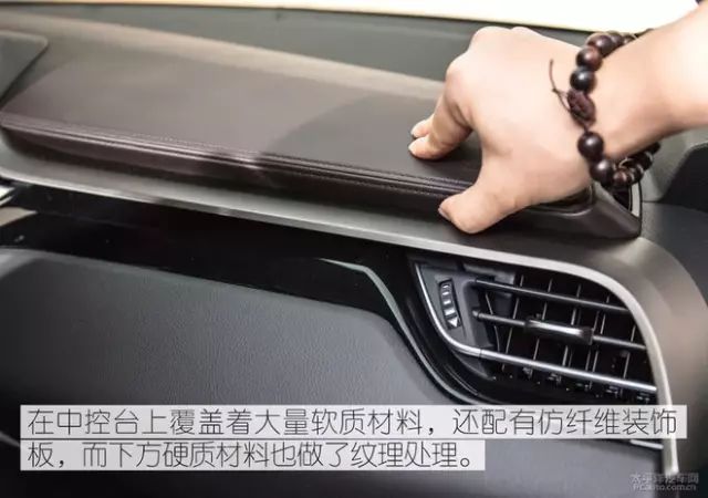 实拍广汽丰田C-HR