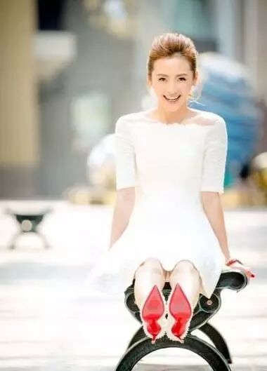 小高跟鞋就非常完美了,你们喜欢吗~启程时尚有话说:佟丽娅也是路晨的