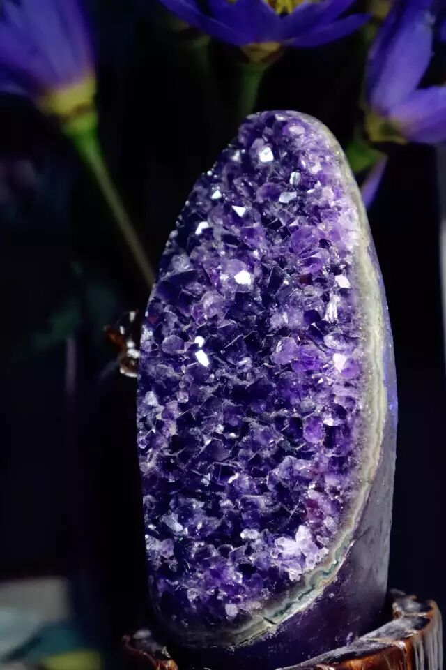 紫水晶的介绍 紫晶洞紫水晶簇的风水作用 晶舞倾城水晶珠宝课堂 微信公众号文章阅读 Wemp