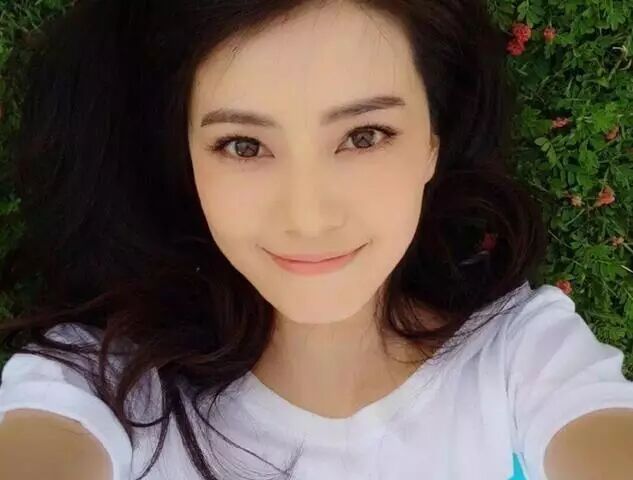 现在女明星都流行大眼清纯裸妆?"美瞳线"火了