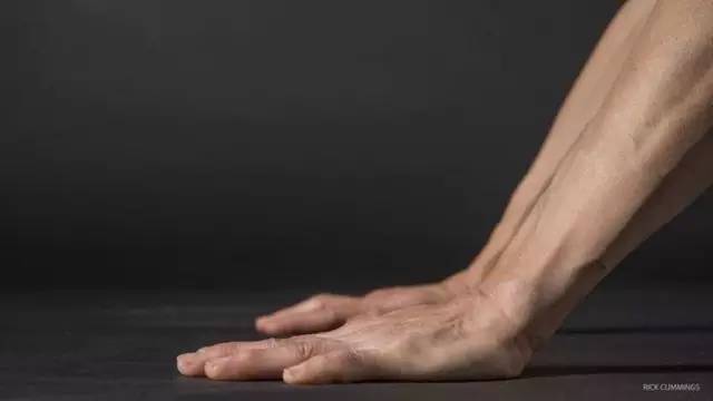 初练瑜伽手腕没有力量容易受伤，该主意什么？