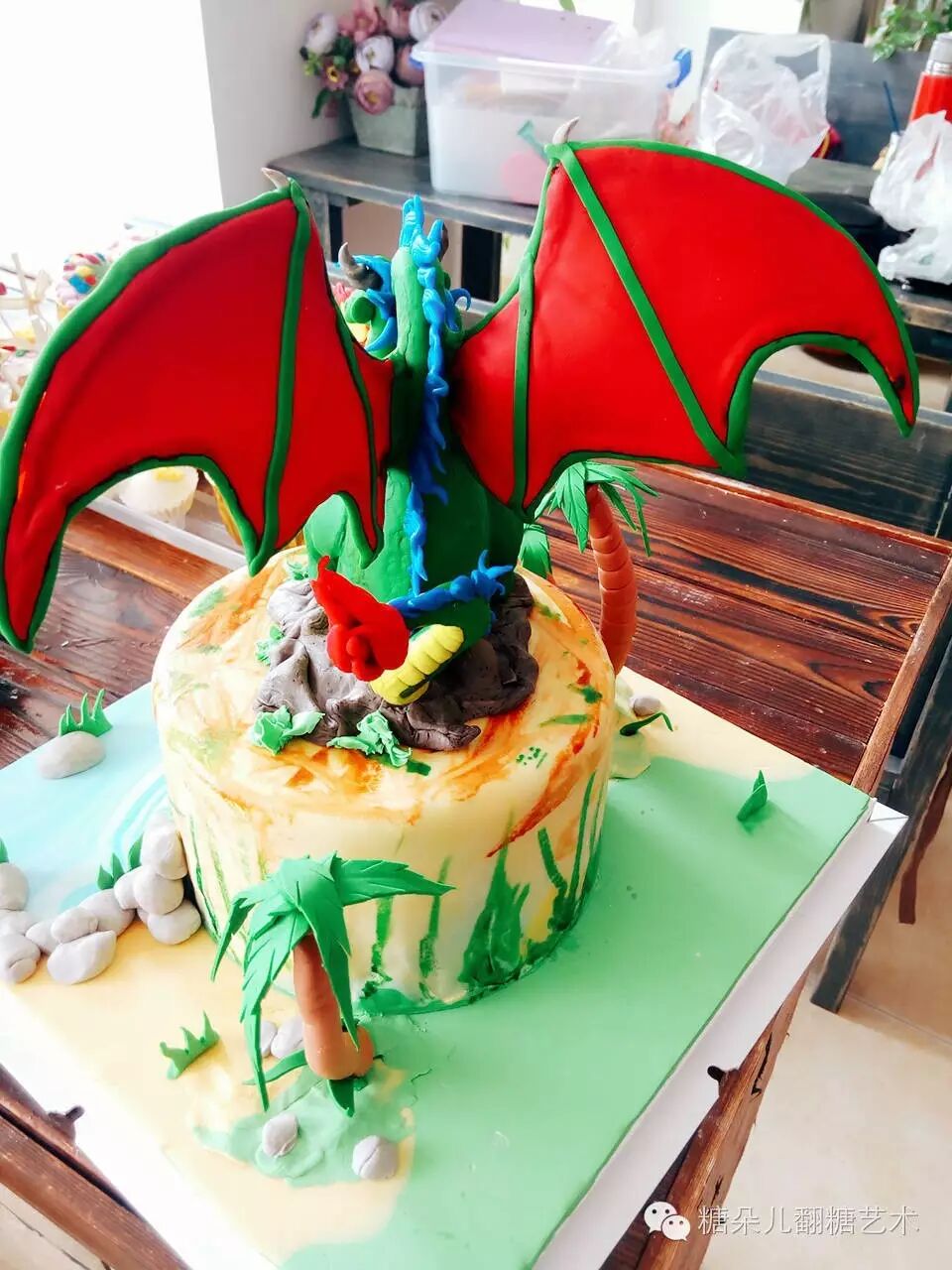 于是,这个是我们的蛋糕底托 7年专注艺术蛋糕领域研发创造【糖朵儿