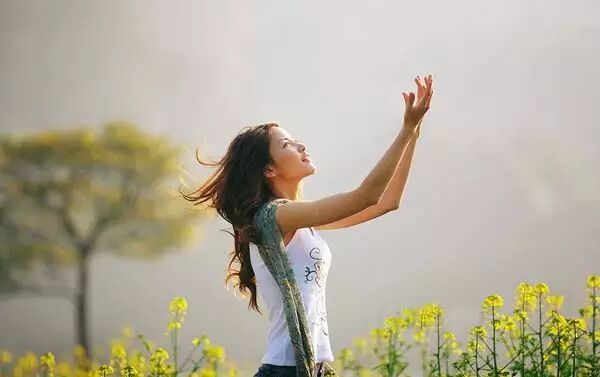 靠近给你正能量的人!