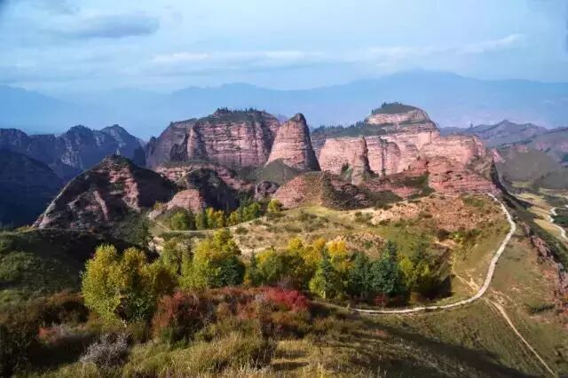 号文章 >> 正文 山脉自西北至东南走向,包括大雪山,托来山,托来南山