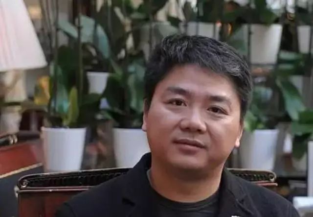 那时的大强子应该还是这样一个朴实而圆润的面老boy.