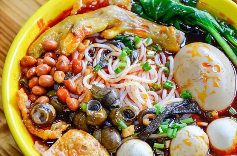 炒螺丝粉的做法,原来螺蛳粉还可以这样吃