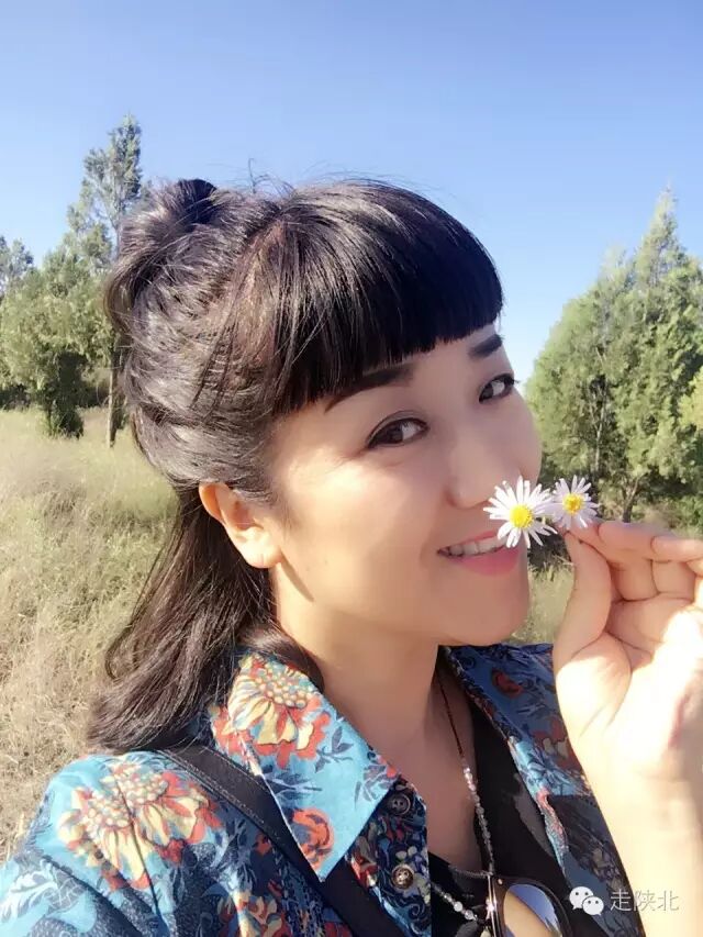 清涧当红歌手徐莉娜不为人知的另一面!