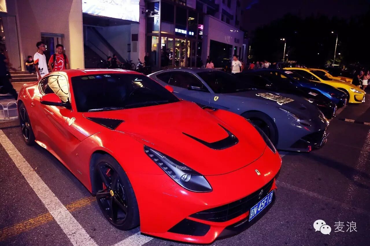 百辆跑车齐聚北京工体,都停不下了