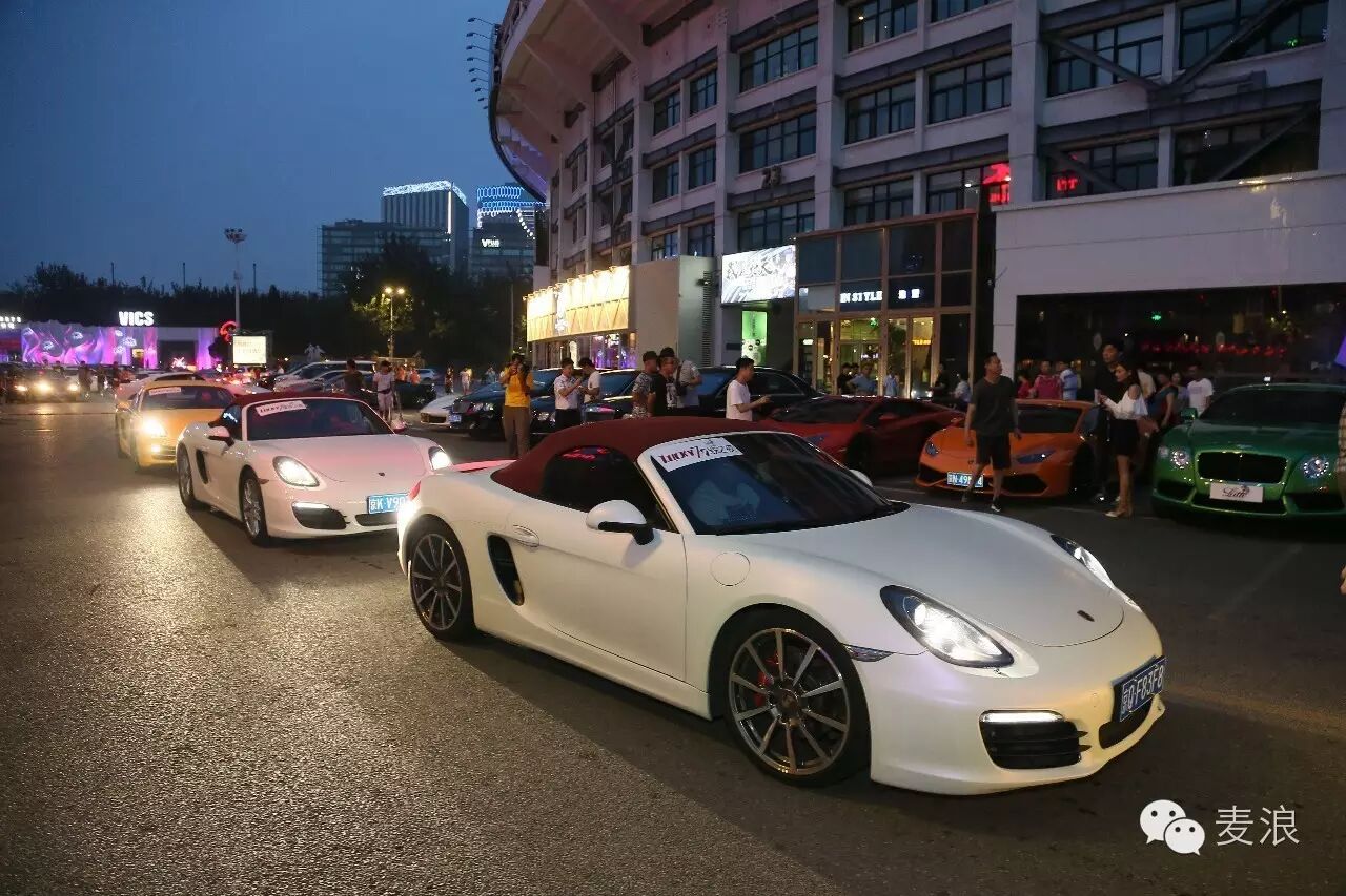 百辆跑车齐聚北京工体,都停不下了