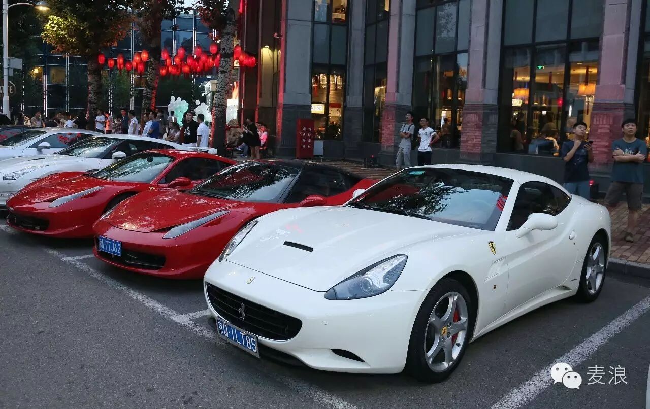 百辆跑车齐聚北京工体,都停不下了