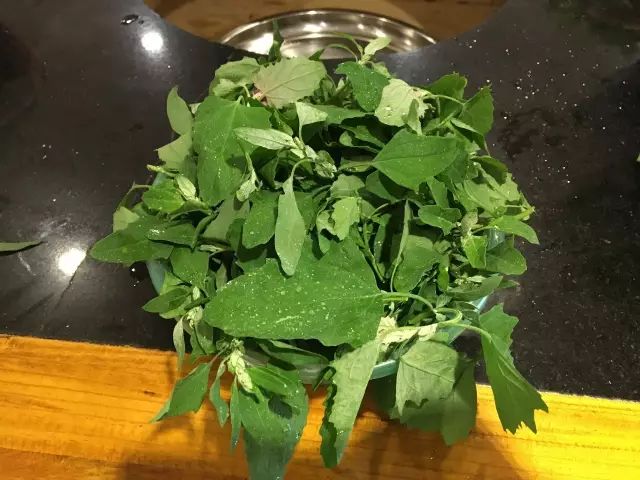 野菜等你来尝秘制蘸料蘸料一直是铜火锅的灵魂红格铜火锅当然不会普通