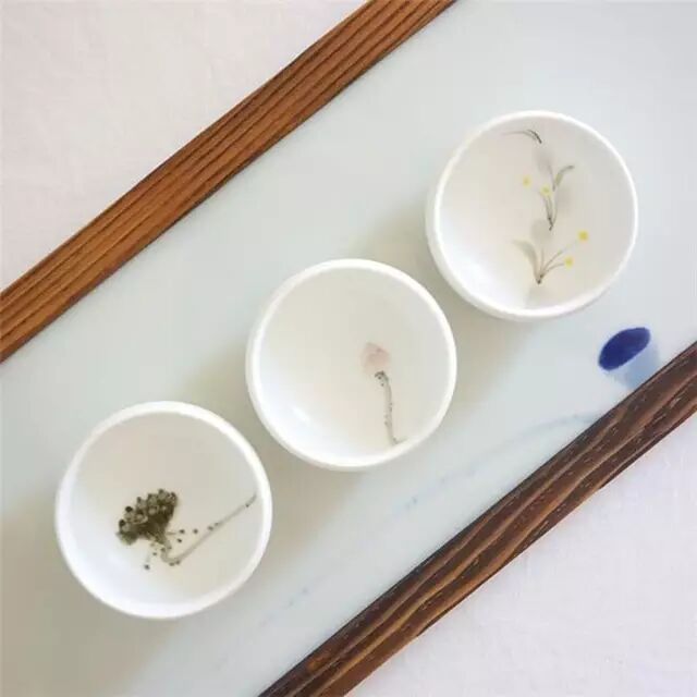 万丈红尘三杯酒千秋大业一壶茶是什么意思?_红尘一梦是千年意思_红尘是爱情的意思吗