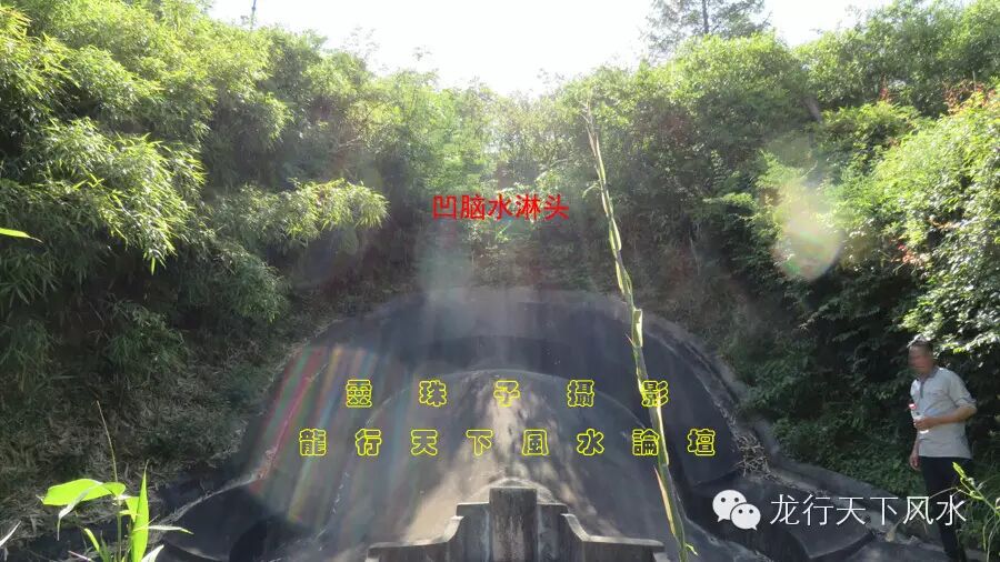 看下图: 图1,侧看坟墓 图2,正看坟墓 图3,此图可知,墓上凹脑,犯水淋头