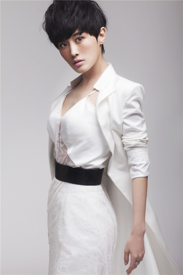 闫鑫泷:新意十足改编金曲信手拈来;唱跳精灵 老歌新唱感怀母恩劳晓音