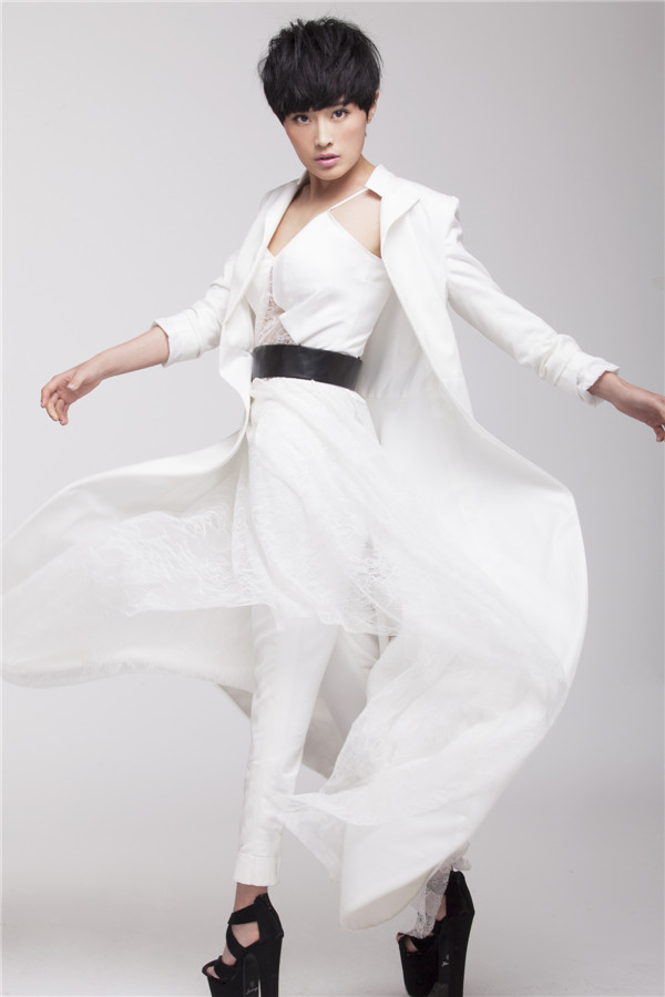 闫鑫泷:新意十足改编金曲信手拈来;唱跳精灵 老歌新唱感怀母恩劳晓音