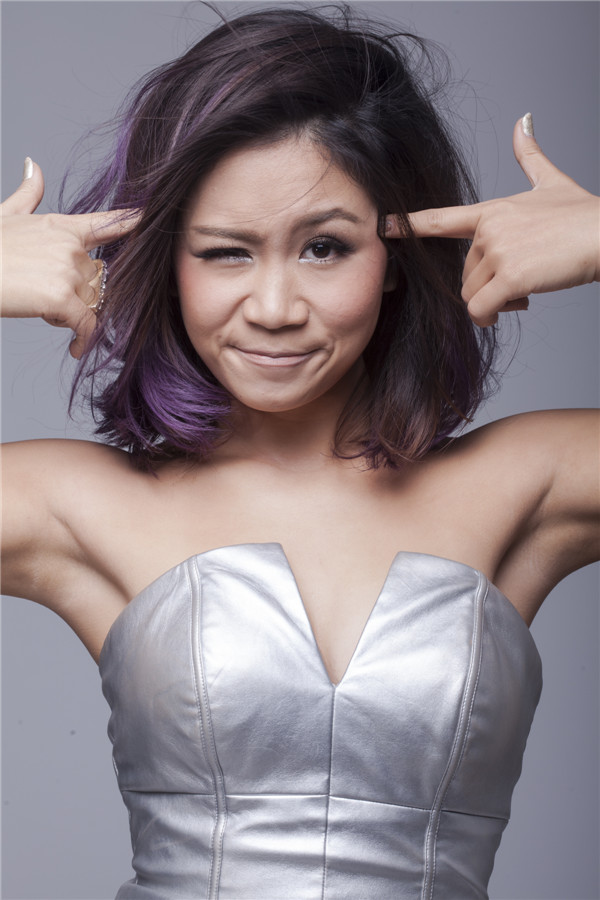 劳晓音:自在洒脱 赤脚热舞嗨翻全场;情感细腻 静歌慢唱直击内心闫鑫泷