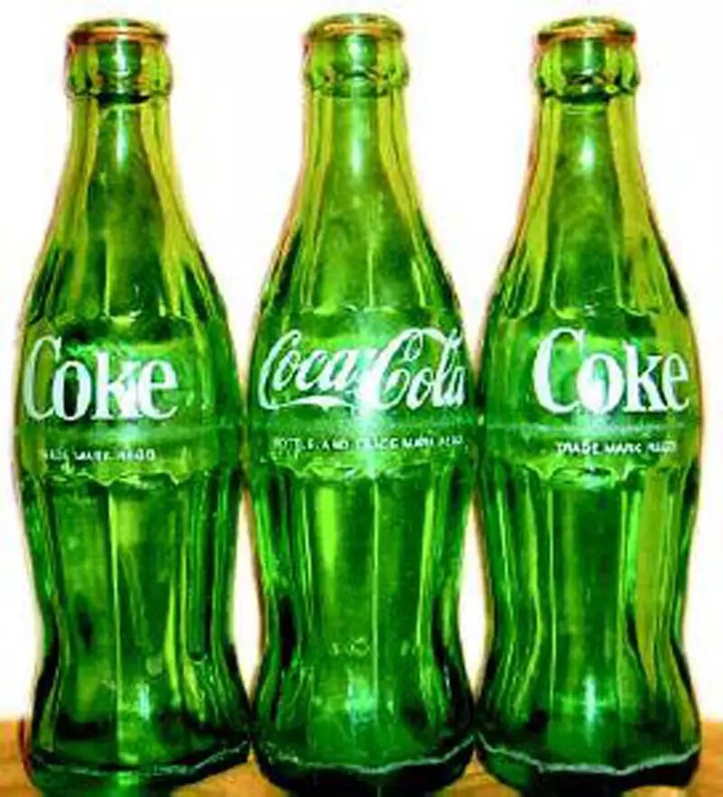 可口可乐最初是绿色的.(这里可不是说的瓶子哦~)