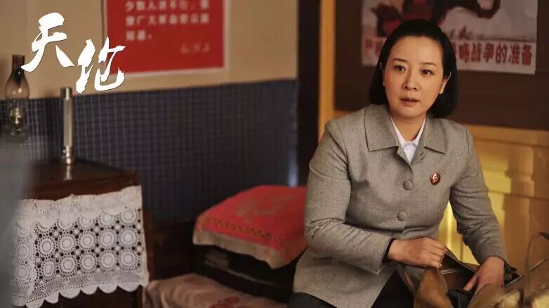 《天伦》陈小艺饰丁香《天伦》刘涛饰梅玉娟陈小艺,刘涛继《叶落长安