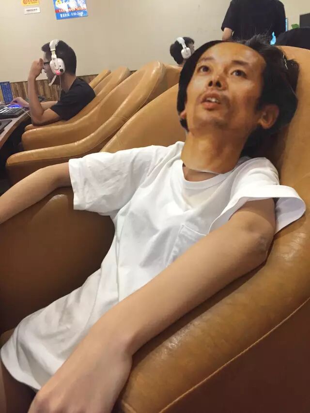 别说配音了,光是在网吧录游戏画面我就已经累得葛优瘫了无论如何,要在