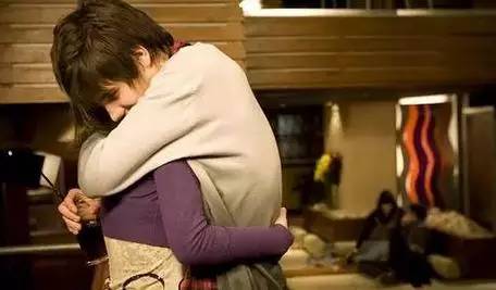 離婚時,女人冷笑:把欠我的7萬還了再說!男人知道真相後哭了...
