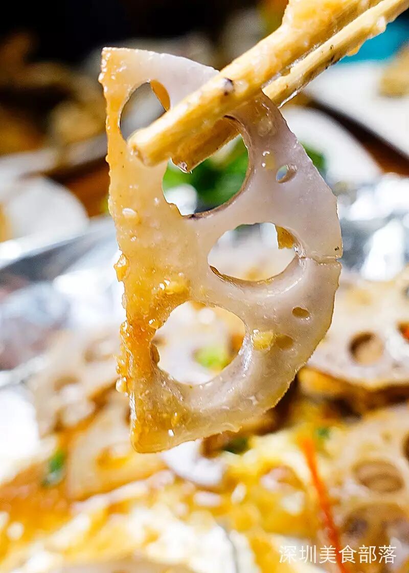 锡纸莲藕/娃娃菜 锡纸会将食物的香气锁在里面, 在剪开纸袋的那一