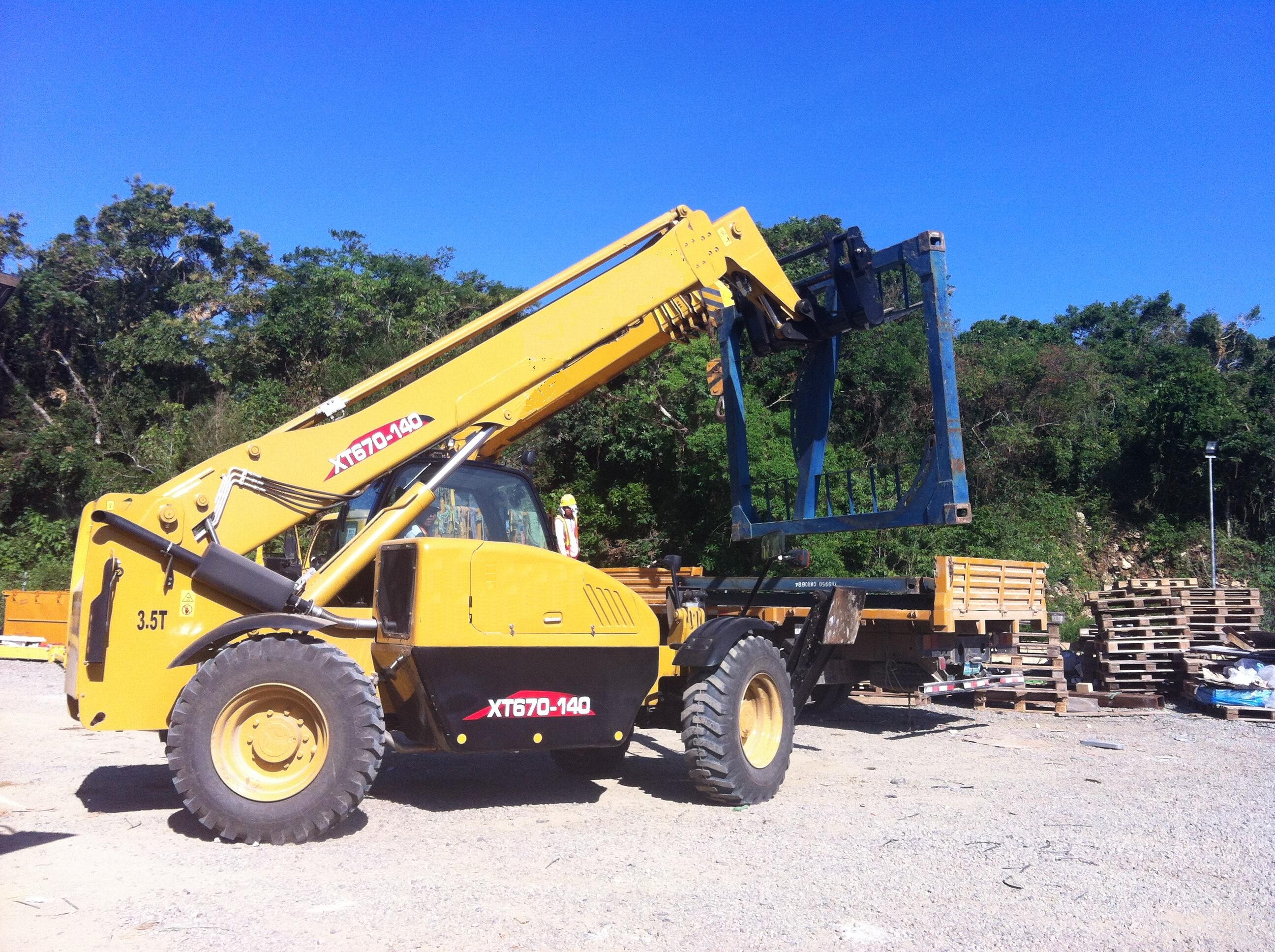 徐工伸缩臂叉装机助力大国船王