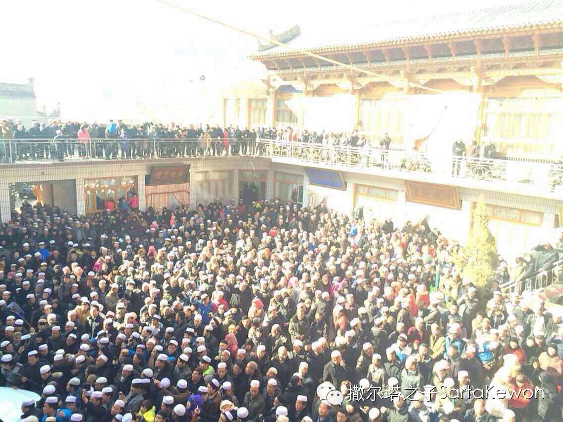 真主的慈悯 尊贵的礼物】天房克尔白金门幔帐落户东乡大湾头