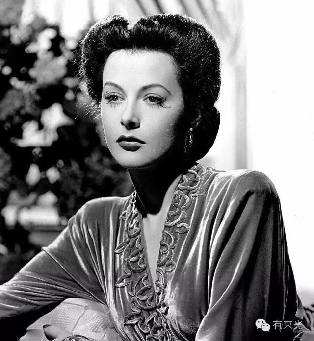 没有她就没有wifi,这个史上首位全裸出境的艳星,最