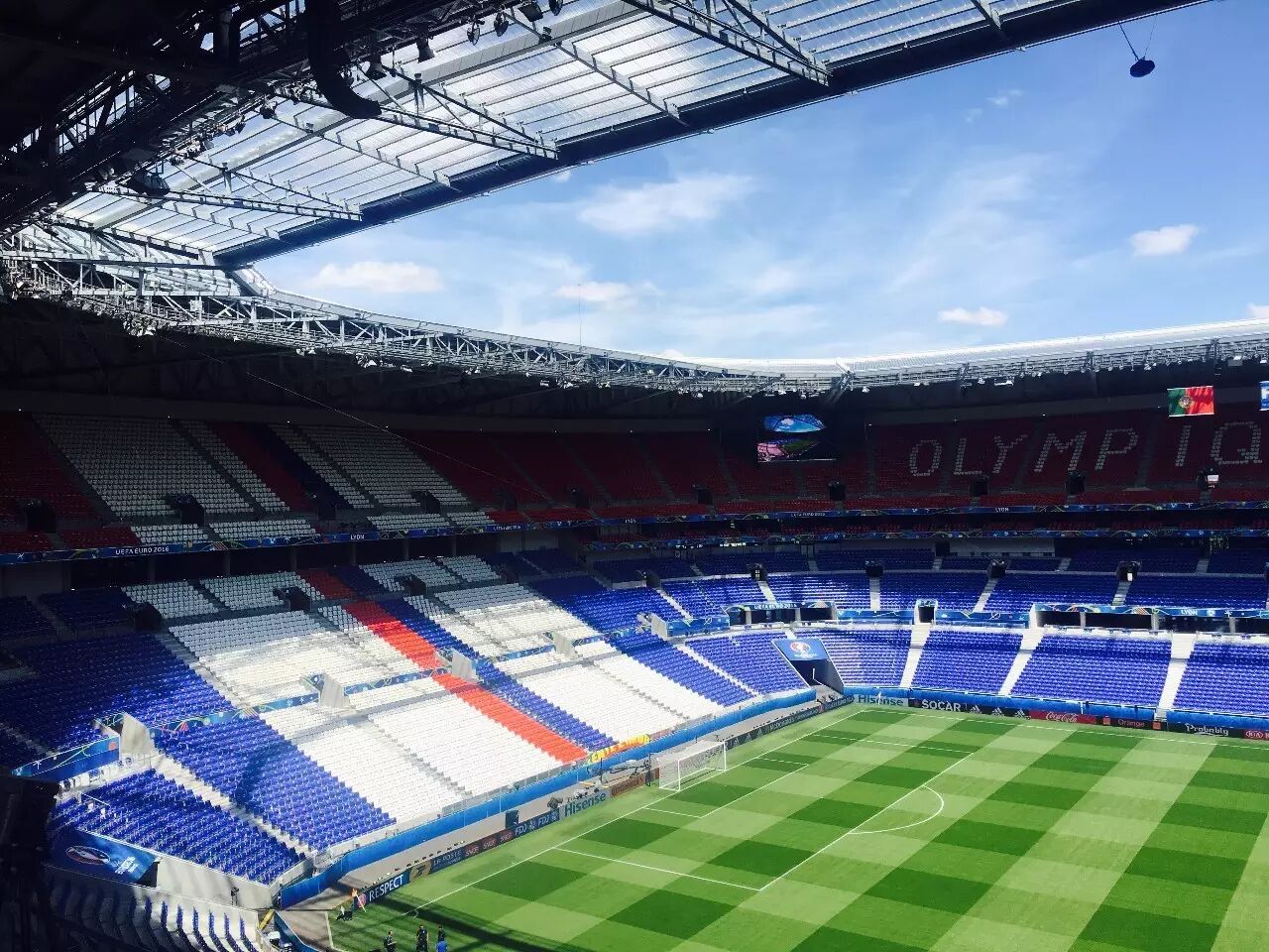 盛开体育赛前探访里昂光明球场:进入葡萄牙更衣室,c罗沐浴的地方是啥