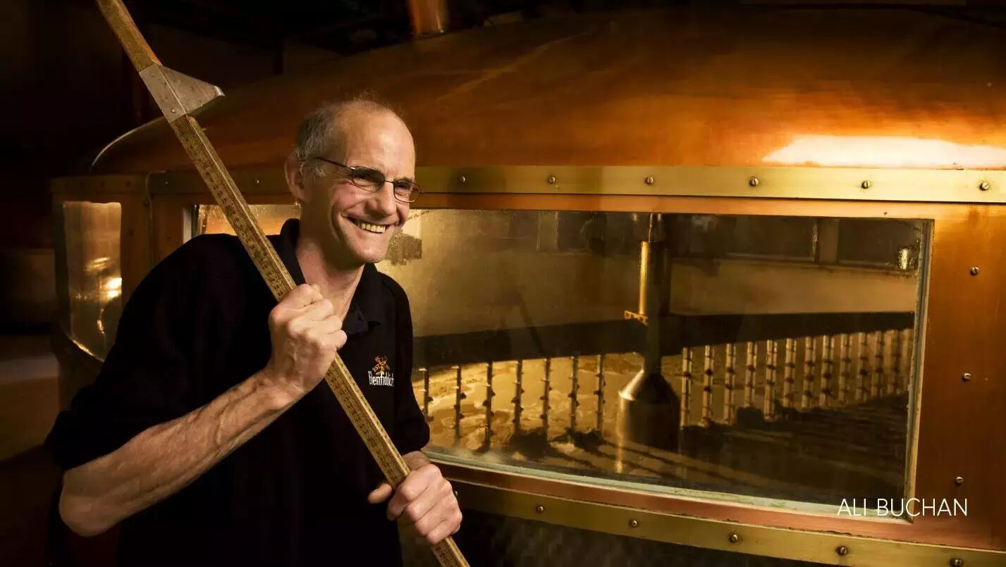 他们的工作是管理糖化缸(mash tun)和发酵缸(washback).