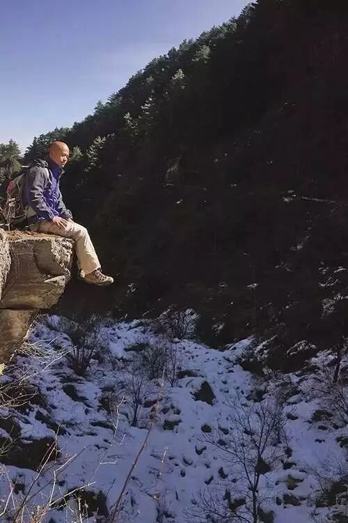 袁小兵曾是一名资深记者,如今是双廊洱海醒来客栈的老板.摄/零二二