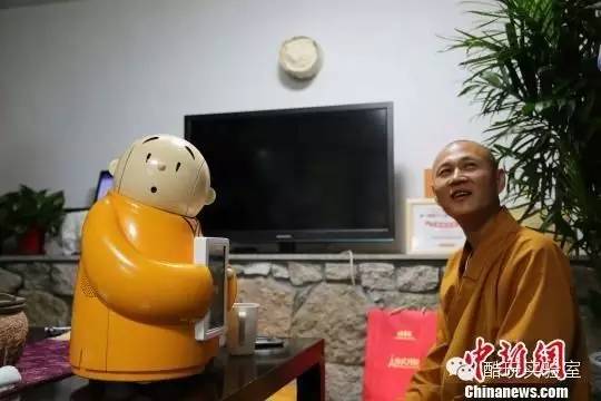 北京龙泉寺最强科研组织扫地僧点化微信之父开发机器人精通八国语言
