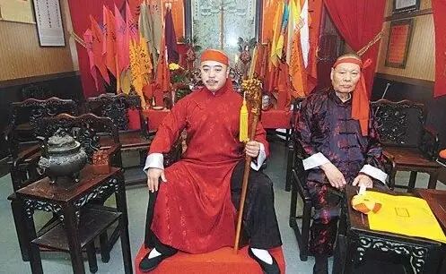 (2006年8月,正式出任"五洲洪门致公总堂"龙头)