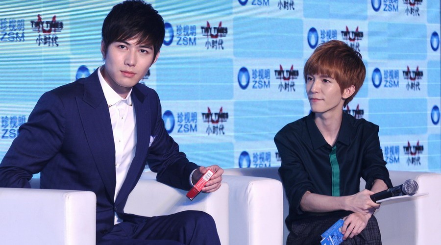 小四和陈学冬是一对? 还是出席活动,注意郭敬明的小眼神儿