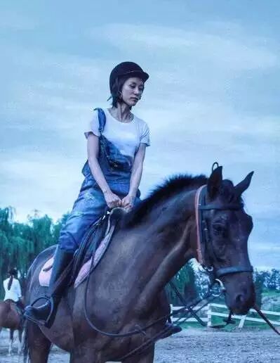 她19岁出道,29岁走红,大写的厉害!