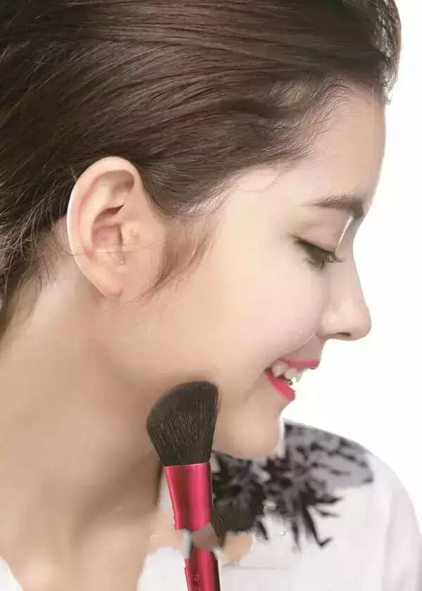 脸大的看过来,韩国的立体小脸化妆术