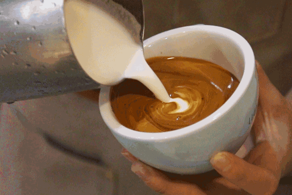 咖啡拉花这么好看 是谁发明出来的 Csca精品咖啡学院