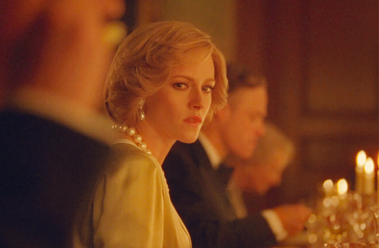 小k饰演的戴安娜王妃举手投足间散发出压抑与绝望,让人恍惚间以为戴妃