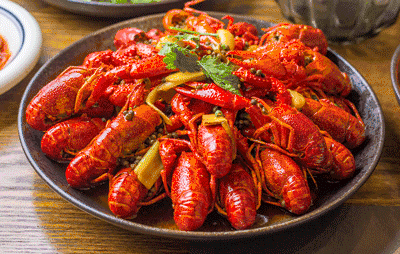 就能吃到"一口入魂"的油焖大虾!简直丧!心!病!狂!