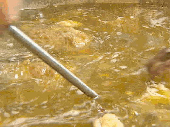 每一口汤都是诚意 真正用牛骨熬制的汤底 每一口都是鲜美的滋味