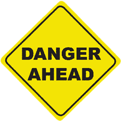 现场民警立即拉响警车警报,做好现场警戒工作,同时立即对高速道路上