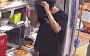 Hangzhou Pizza Worker Detained 7 Days Over Hygiene Video