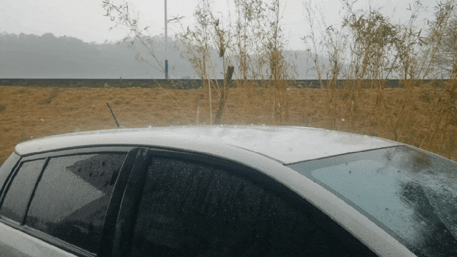 3月3日上午10时20分，清远东城街道江陂洞村，下起了短暂的冰雹。图源：清远日报