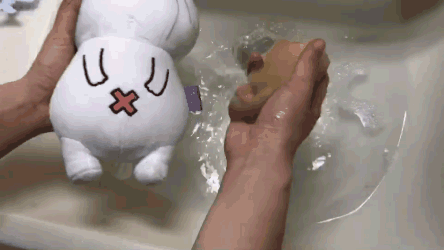 玩偶机洗易变形？教你靠谱的清洗方法