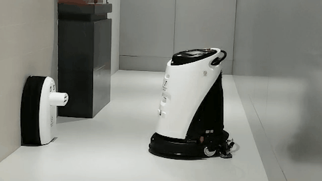 这台弗兰奇清洁机器人可能是三亚机场最强打工人