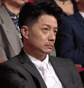 但在剧中的段奕宏,却精准地诠释着每一个角色,军人,良臣,所谓的剧抛脸